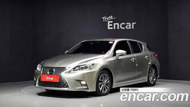 LEXUS CT200H 2019 — 127 273 км, светло-золотистый, Корея — под ключ — фото 1