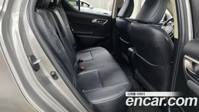 LEXUS CT200H 2019 — 127 273 км, светло-золотистый, Корея — под ключ — фото 11