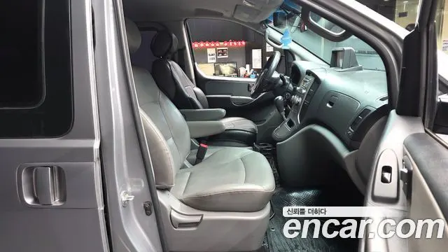 HYUNDAI GRAND STAREX 2014 — 201 525 км, серебристый, Корея — под ключ — фото 11