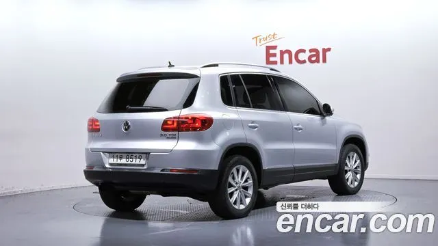 VOLKSWAGEN TIGUAN 2015 — 182 817 км, серебристо-серый, Корея — под ключ — фото 2