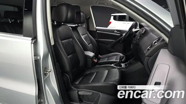 VOLKSWAGEN TIGUAN 2015 — 182 817 км, серебристо-серый, Корея — под ключ — фото 11