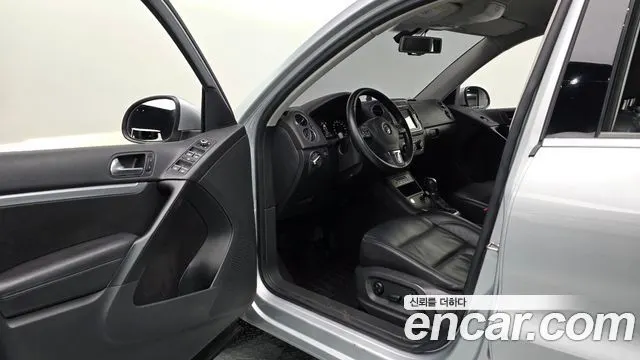 VOLKSWAGEN TIGUAN 2015 — 182 817 км, серебристо-серый, Корея — под ключ — фото 10