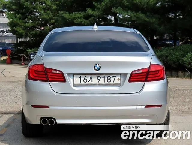 BMW 5 SERIES 2013 — 149 451 км, серебристо-серый, Корея — под ключ — фото 4