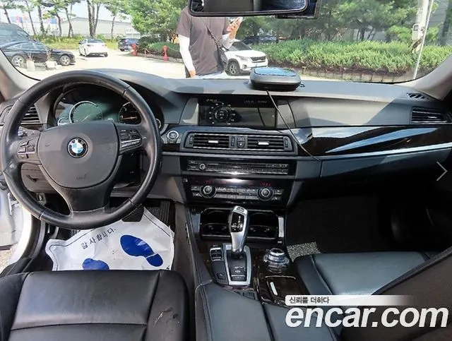 BMW 5 SERIES 2013 — 149 451 км, серебристо-серый, Корея — под ключ — фото 7