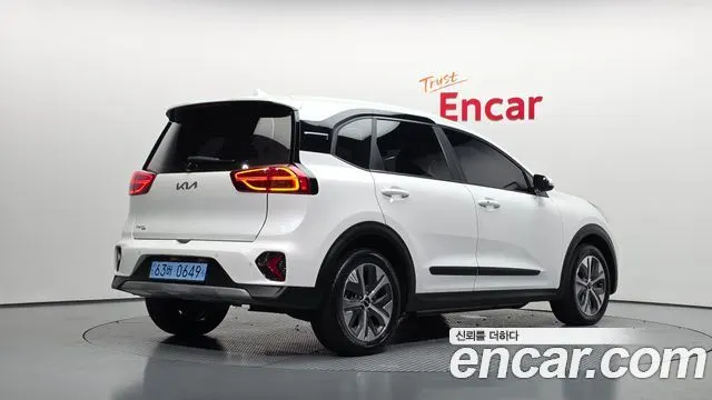KIA NIRO PLUS 2023 — 28 967 км, белый, Корея — под ключ — фото 2
