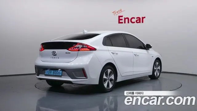 HYUNDAI IONIQ ELECTRIC 2018 — 84 534 км, белый, Корея — под ключ — фото 2