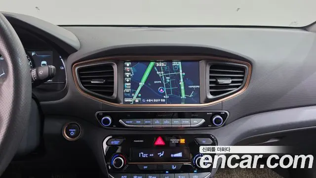 HYUNDAI IONIQ ELECTRIC 2018 — 84 534 км, белый, Корея — под ключ — фото 12