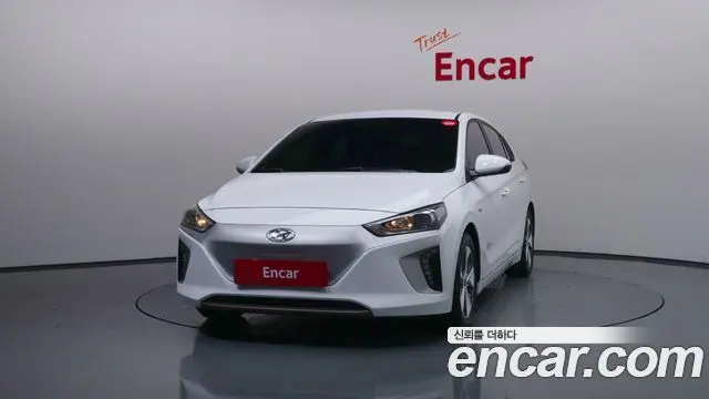 HYUNDAI IONIQ ELECTRIC 2018 — 84 534 км, белый, Корея — под ключ — фото 3