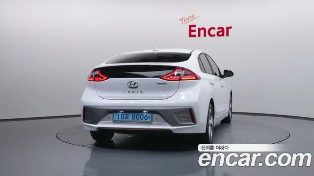 HYUNDAI IONIQ ELECTRIC 2018 — 84 534 км, белый, Корея — под ключ — фото 4