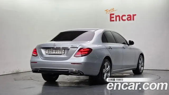 MERCEDES-BENZ E-CLASS W213 2017 — 126 982 км, серебристый, Корея — под ключ — фото 2