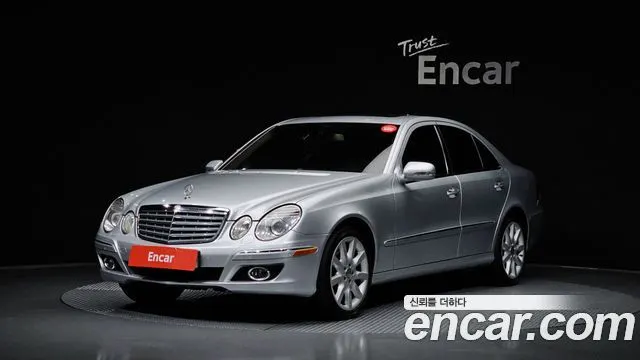 MERCEDES-BENZ E-CLASS W211 2008 — 154 925 км, серебристый, Корея — под ключ — фото 1