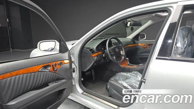 MERCEDES-BENZ E-CLASS W211 2008 — 154 925 км, серебристый, Корея — под ключ — фото 10