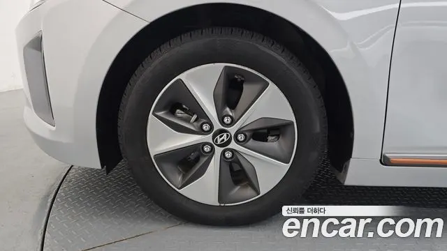 HYUNDAI IONIQ ELECTRIC 2018 — 36 050 км, серебристый, Корея — под ключ — фото 5