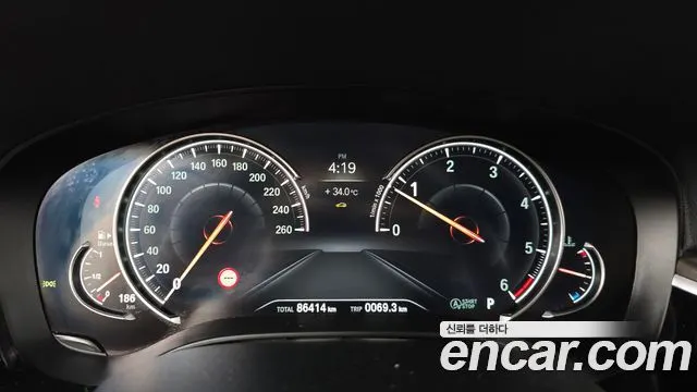 BMW 5 SERIES 2017 — 86 414 км, серебристо-серый, Корея — под ключ — фото 8