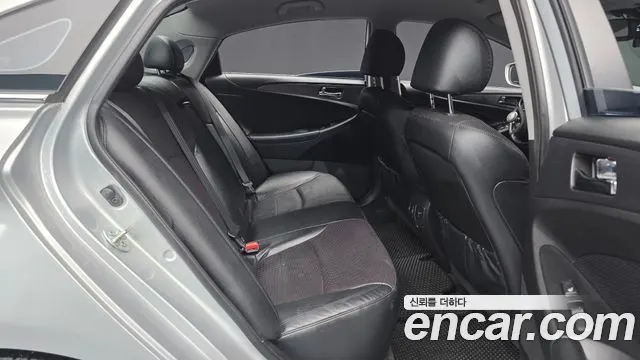 HYUNDAI SONATA HYBRID 2014 — 157 762 км, серебристый, Корея — под ключ — фото 12