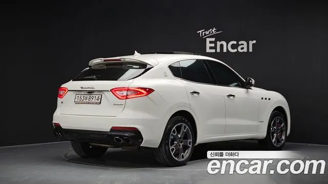 MASERATI LEVANTE 2020