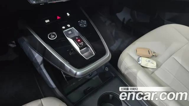AUDI Q4 E-TRON 2025 — 10 215 км, белый, Корея — под ключ — фото 9