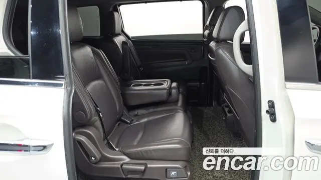 HONDA ODYSSEY 2018 — 127 331 км, белый, Корея — под ключ — фото 11