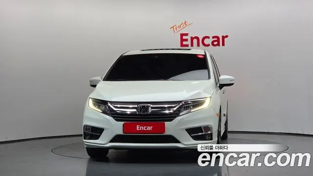 HONDA ODYSSEY 2018 — 127 331 км, белый, Корея — под ключ — фото 3