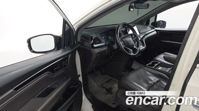 HONDA ODYSSEY 2018 — 127 331 км, белый, Корея — под ключ — фото 10