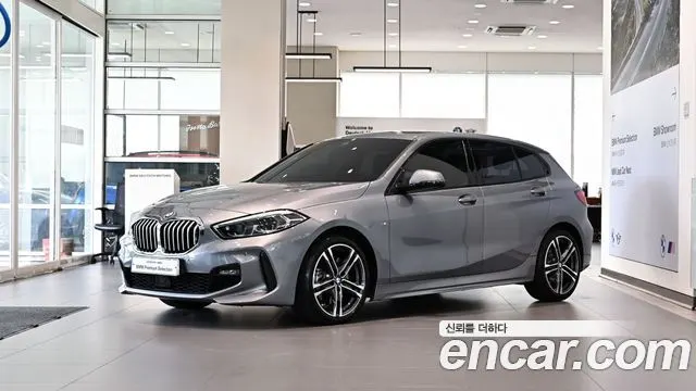 BMW 1 SERIES 2024 — 14 710 км, светло-золотистый, Корея — под ключ — фото 1