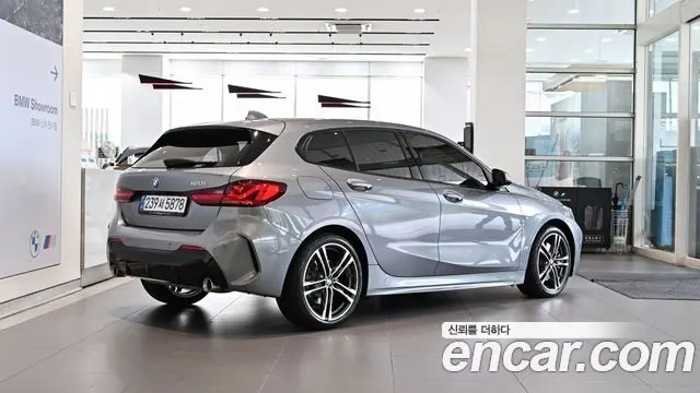 BMW 1 SERIES 2024 — 14 710 км, светло-золотистый, Корея — под ключ — фото 4