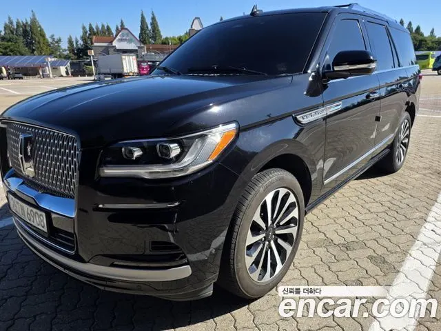 LINCOLN NAVIGATOR 2022