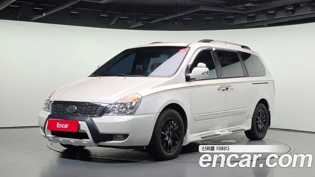 KIA CARNIVAL R 2010