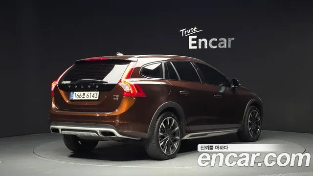 VOLVO V60 CROSS COUNTRY 2016 — 109 202 км, коричневый, Корея — под ключ — фото 2