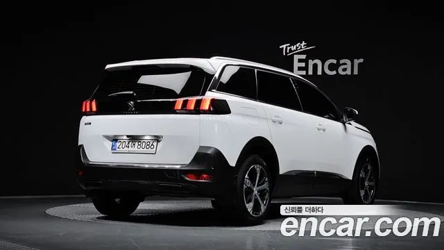 PEUGEOT 5008 2018