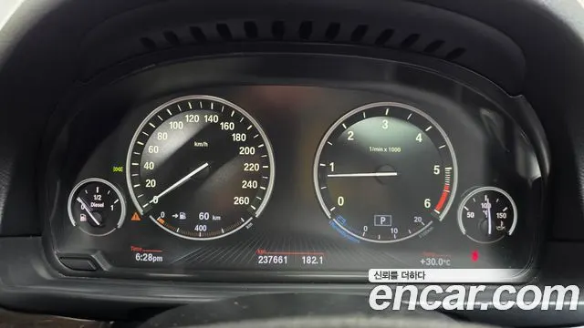 BMW 5 SERIES 2013 — 237 661 км, серебристо-серый, Корея — под ключ — фото 8