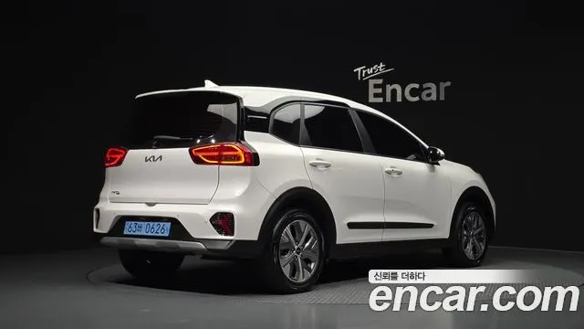 KIA NIRO PLUS 2023 — 112 058 км, белый, Корея — под ключ — фото 2