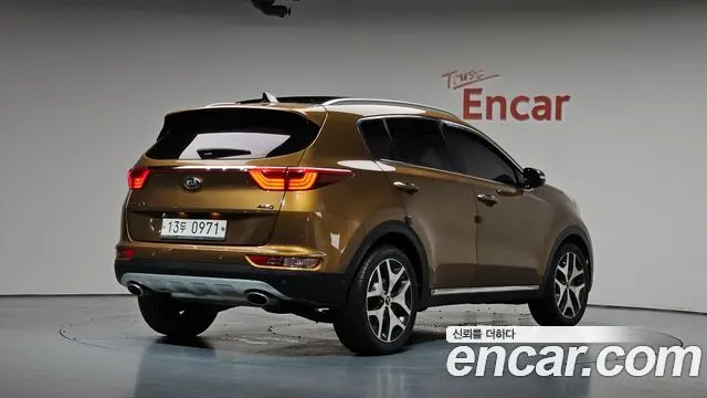 KIA SPORTAGE 2016 — 78 831 км, коричневый, Корея — под ключ — фото 2