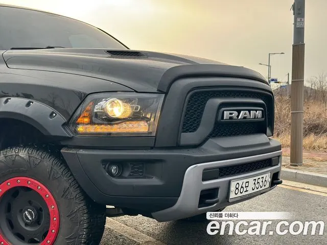 DODGE RAM PICKUP 2017 — 61 000 км, чёрный, Корея — под ключ — фото 5