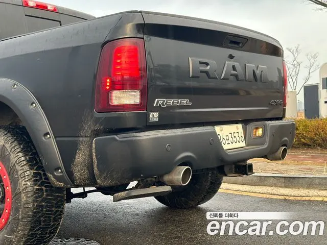 DODGE RAM PICKUP 2017 — 61 000 км, чёрный, Корея — под ключ — фото 10