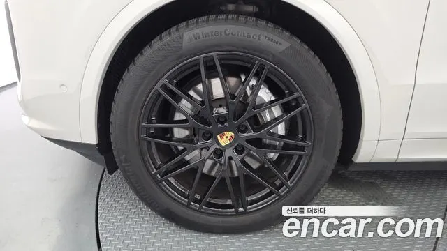 PORSCHE CAYENNE 2024 — 55 760 км, серебристо-серый, Корея — под ключ — фото 5