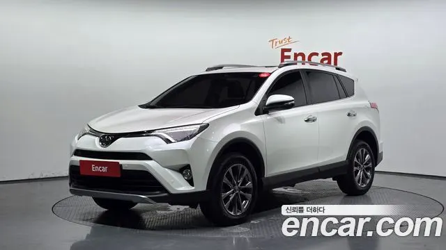 TOYOTA RAV4 2018 — 100 693 км, белый, Корея — под ключ — фото 1