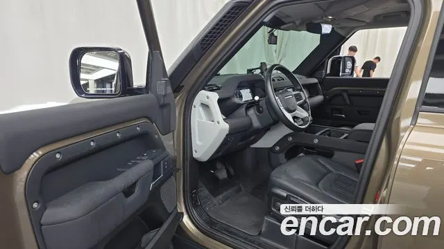 LAND ROVER DEFENDER 2020 — 42 967 км, светло-золотистый, Корея — под ключ — фото 9