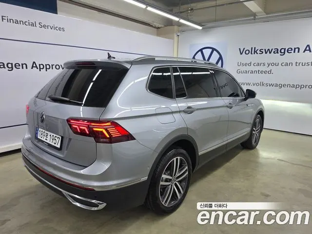 VOLKSWAGEN TIGUAN ALLSPACE 2024 — 13 263 км, серебристо-серый, Корея — под ключ — фото 2