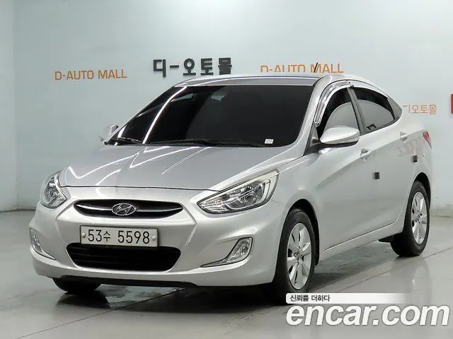 HYUNDAI ACCENT 2015 — 155 113 км, серебристый, Корея — под ключ — фото 1