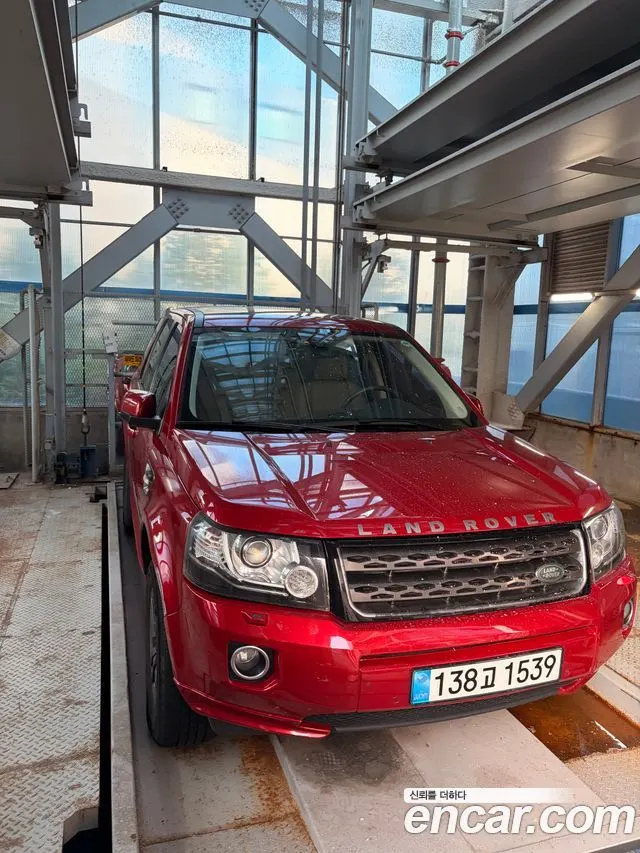 LAND ROVER FREELANDER 2 2015 — 328 000 км, красный, Корея — под ключ — фото 1