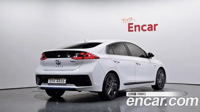 HYUNDAI IONIQ HYBRID 2016 — 303 725 км, белый, Корея — под ключ — фото 2