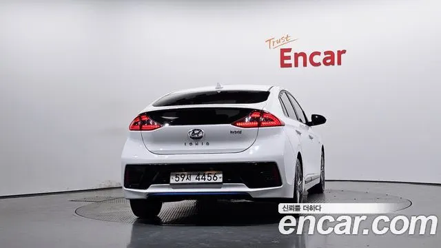 HYUNDAI IONIQ HYBRID 2016 — 303 725 км, белый, Корея — под ключ — фото 4