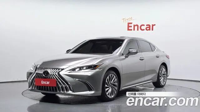 LEXUS ES300H 2026 — 1 606 км, серебристо-серый, Корея — под ключ — фото 1