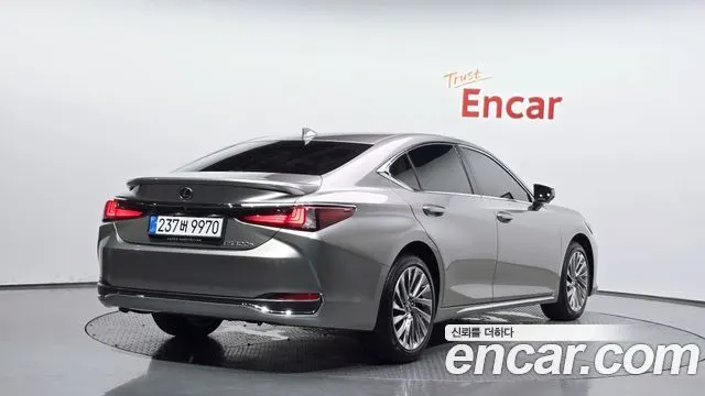 LEXUS ES300H 2026 — 1 606 км, серебристо-серый, Корея — под ключ — фото 2