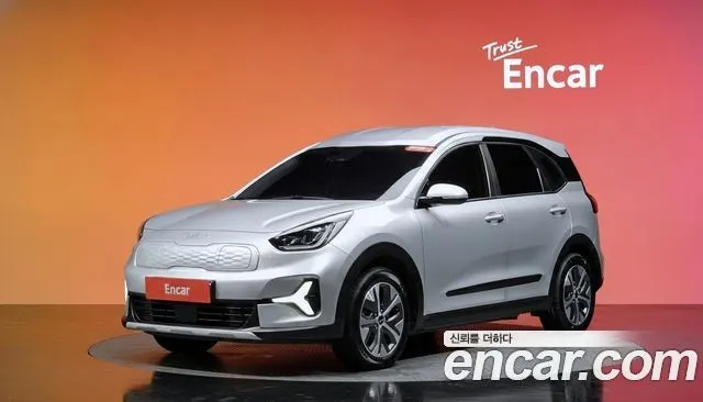 KIA NIRO PLUS 2023 — 42 445 км, серебристый, Корея — под ключ — фото 2