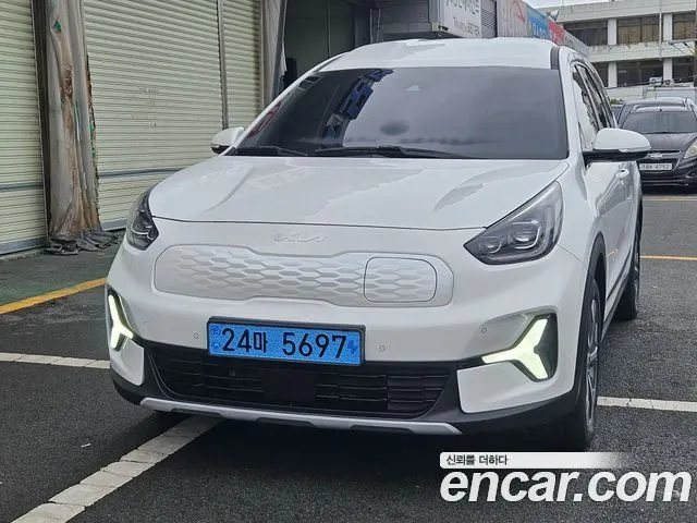 KIA NIRO PLUS 2023 — 46 448 км, белый, Корея — под ключ — фото 3