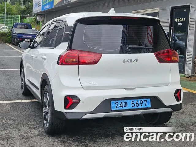 KIA NIRO PLUS 2023 — 46 448 км, белый, Корея — под ключ — фото 5