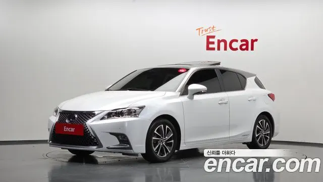 LEXUS CT200H 2018 — 17 760 км, белый, Корея — под ключ — фото 1