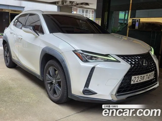 LEXUS UX250H 2021 — 82 949 км, белый, Корея — под ключ — фото 1
